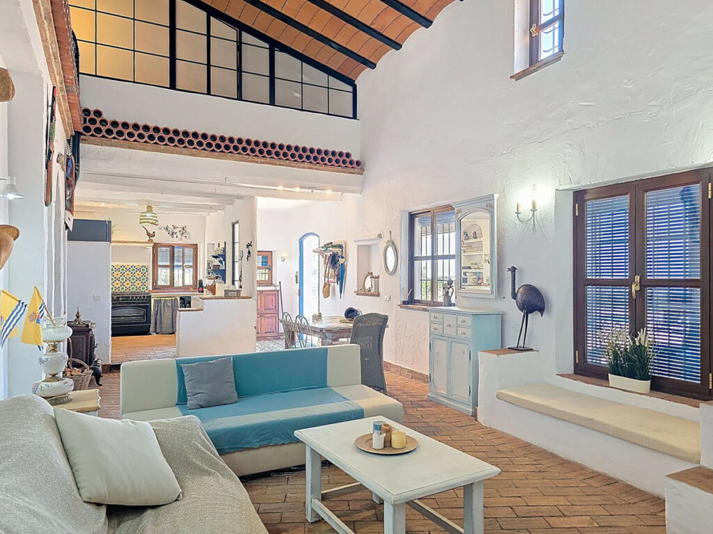 Detached Villa Riogordo Málaga - image 15