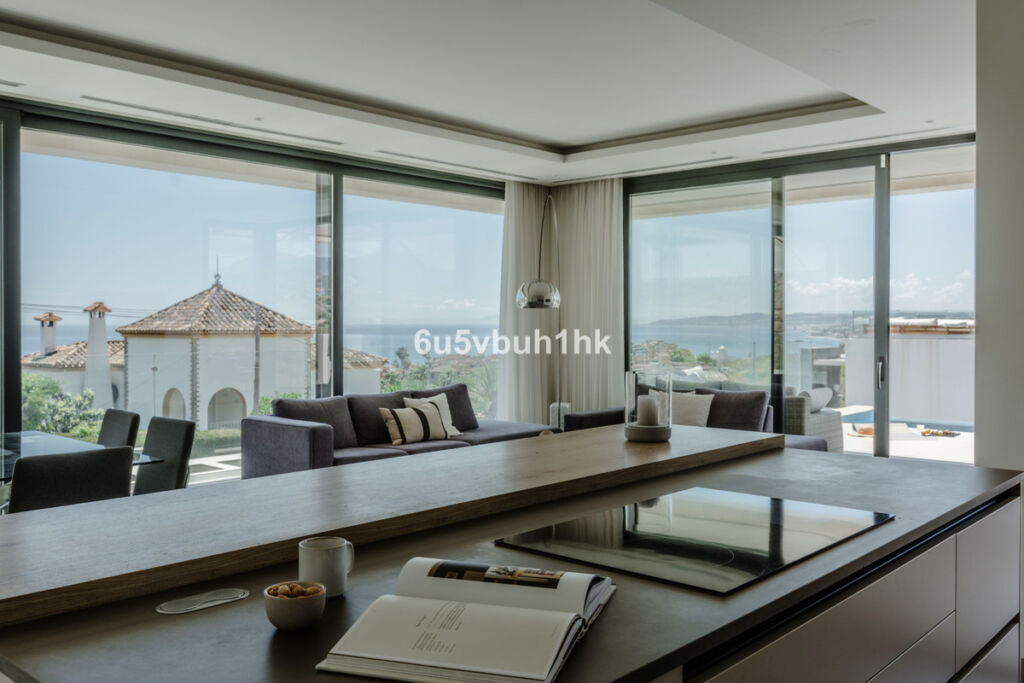 Detached Villa Estepona Málaga - image 15