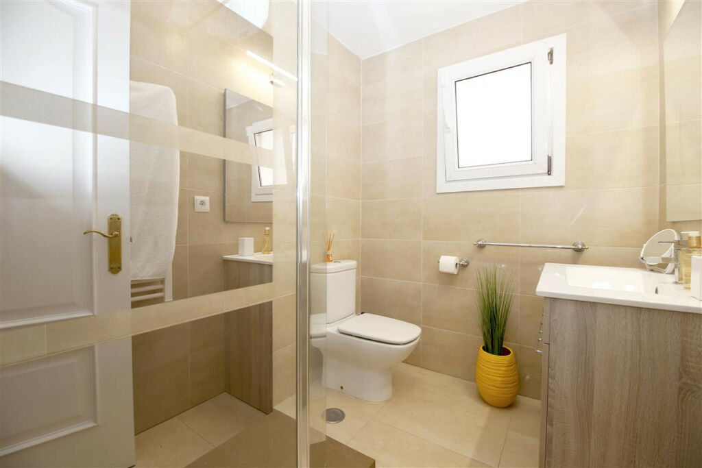 Detached Villa Estepona Málaga - image 15