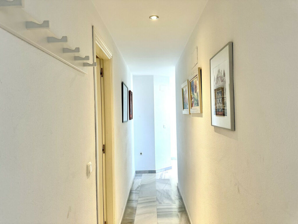 Middle Floor Apartment Los Boliches Málaga - image 15