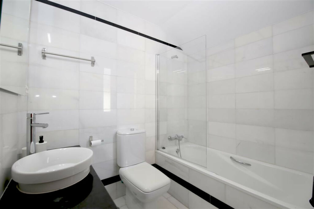 Semi-Detached House Estepona Málaga - image 15