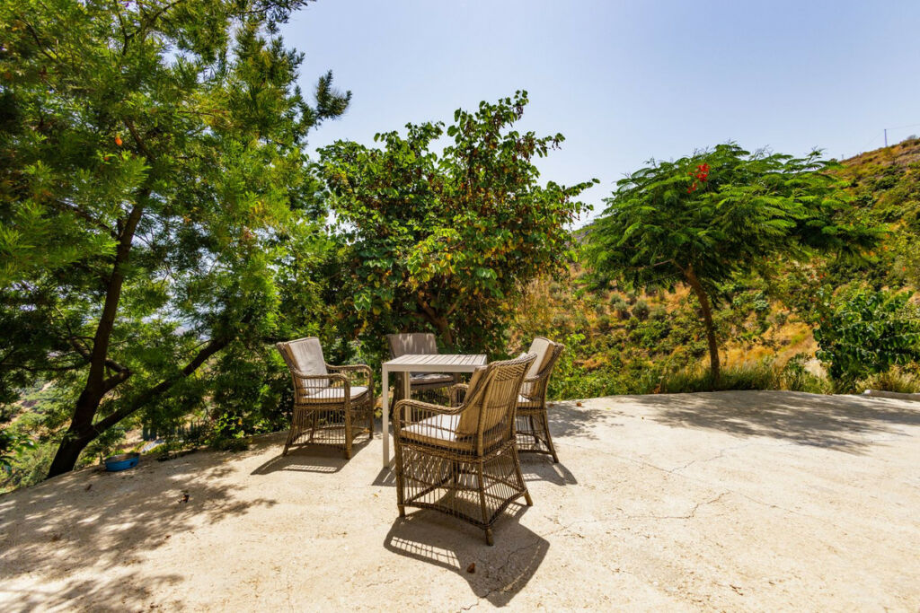 Detached Villa Sayalonga Málaga - image 16