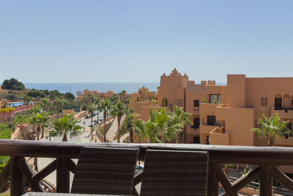 Middle Floor Apartment La Duquesa Málaga - image 15