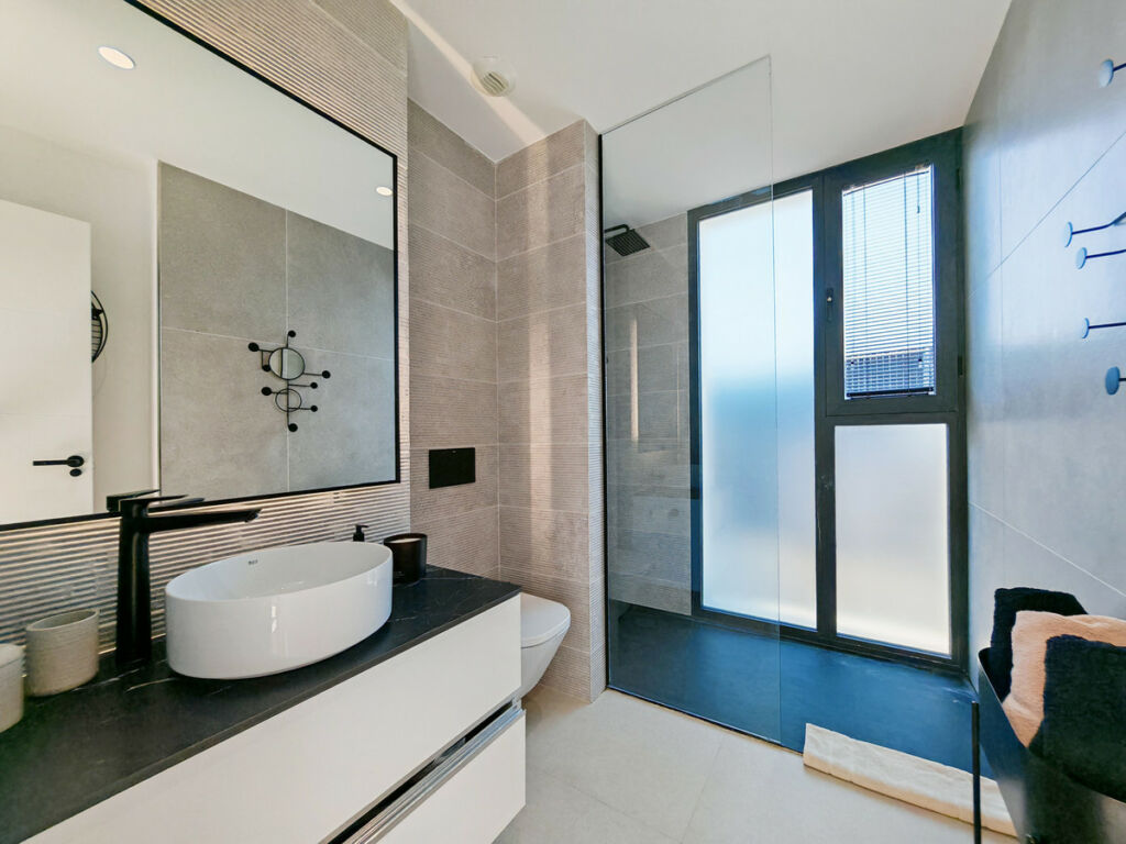 Detached Villa Estepona Málaga - image 17