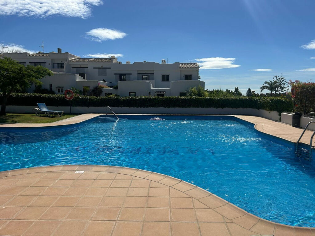 Townhouse Aloha Málaga - image 16