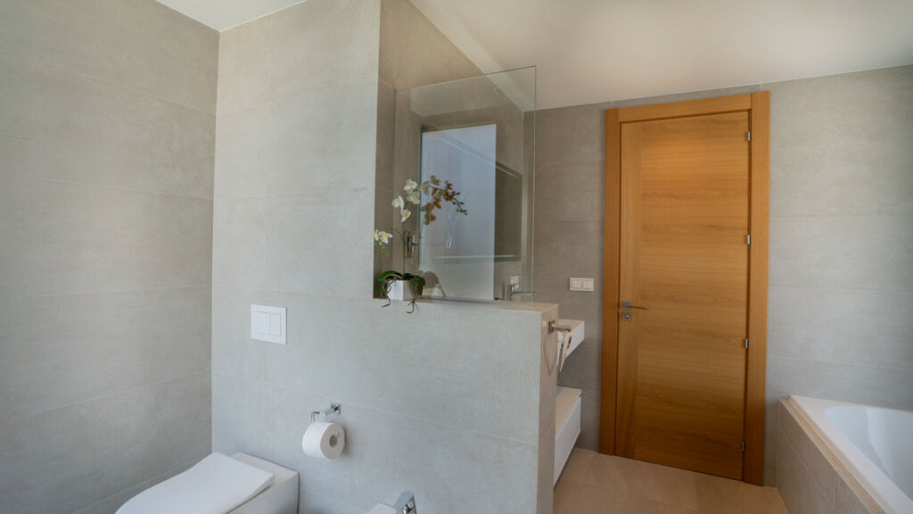 Detached Villa Estepona Málaga - image 16
