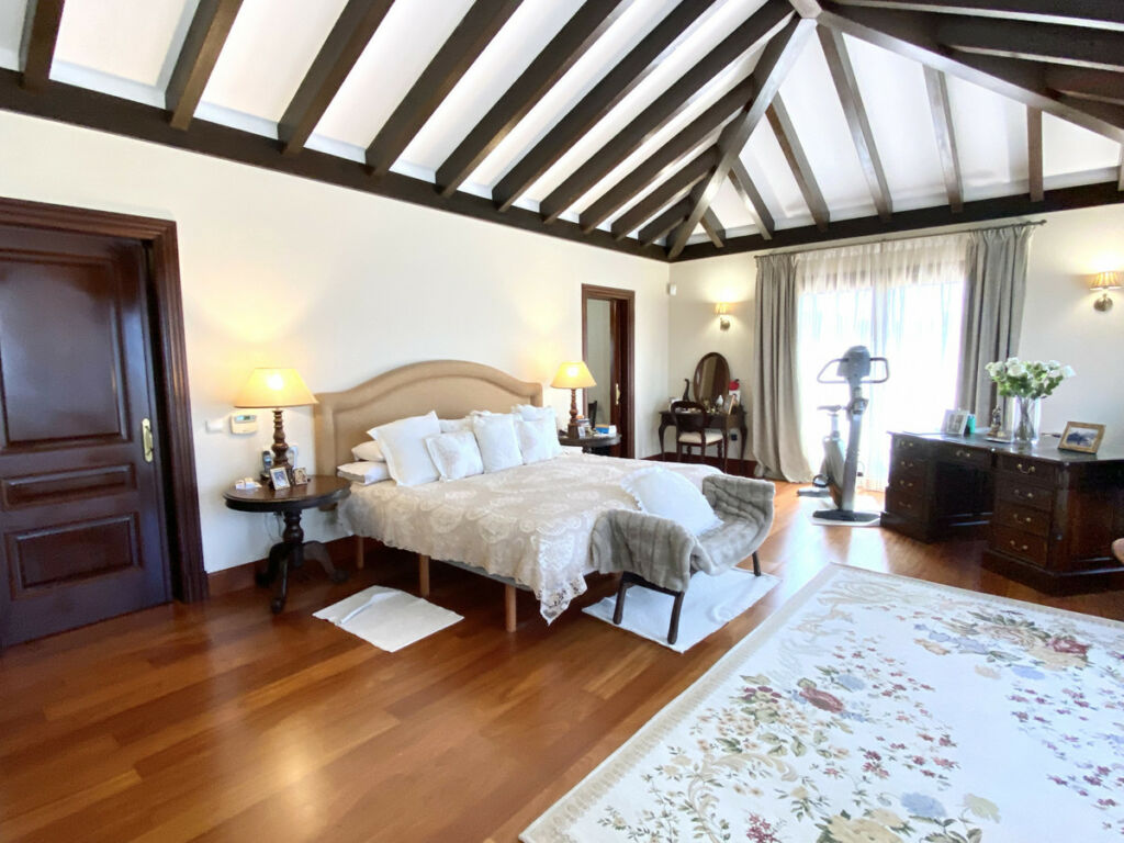 Detached Villa Benahavís Málaga - image 11