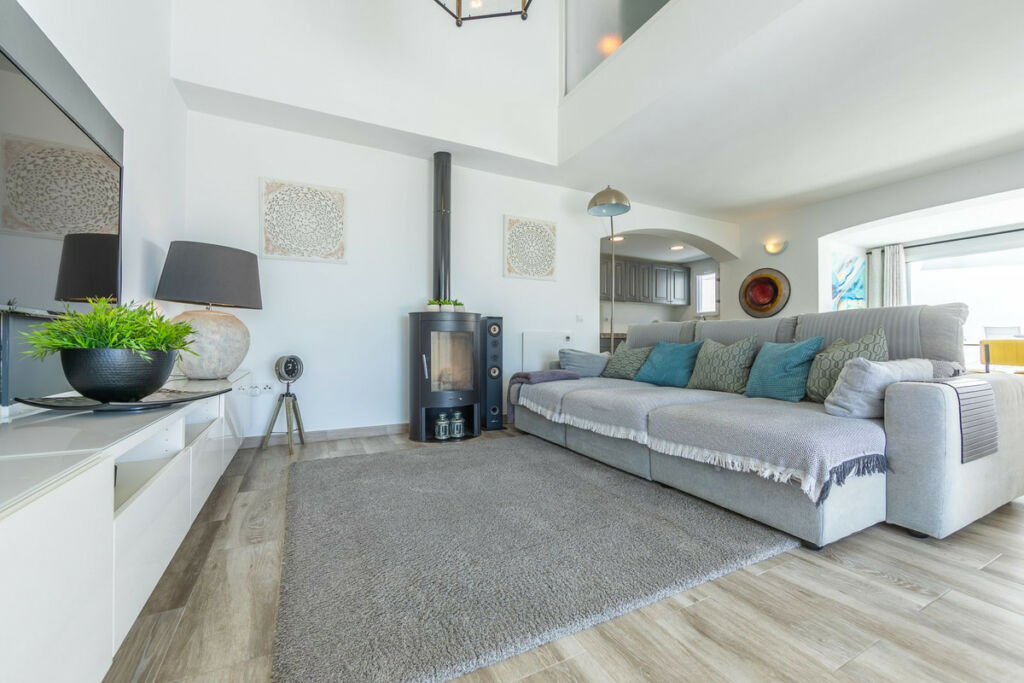 Detached Villa Estepona Málaga - image 16