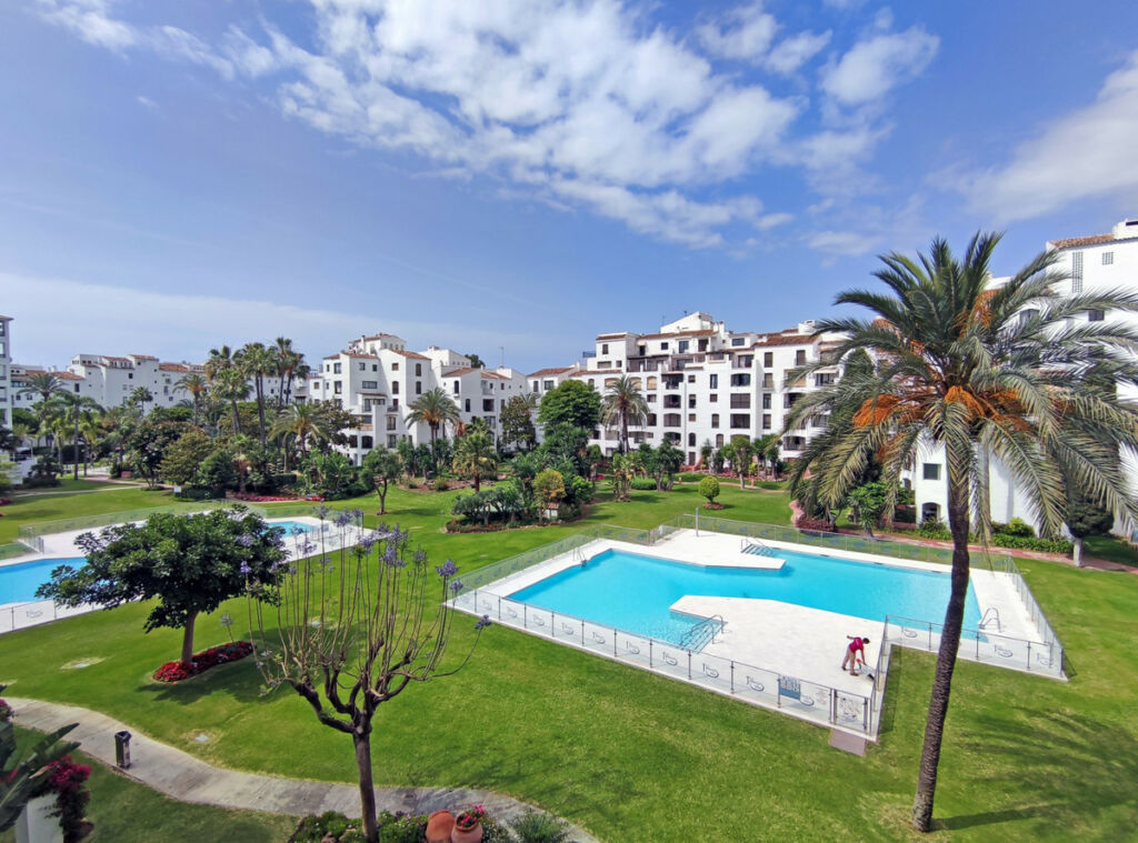Middle Floor Apartment Puerto Banús Málaga - image 16