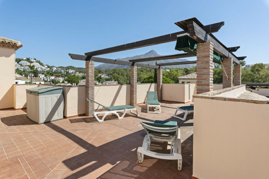 Penthouse Nueva Andalucía Málaga - image 3