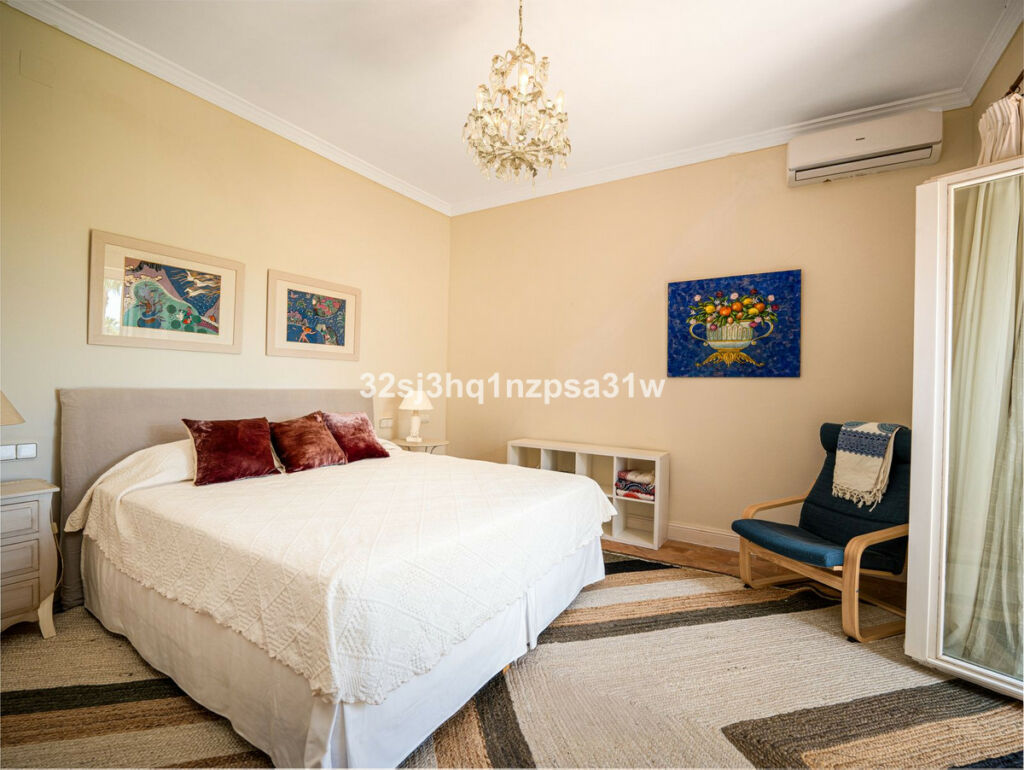 Detached Villa Sotogrande Cádiz - image 16
