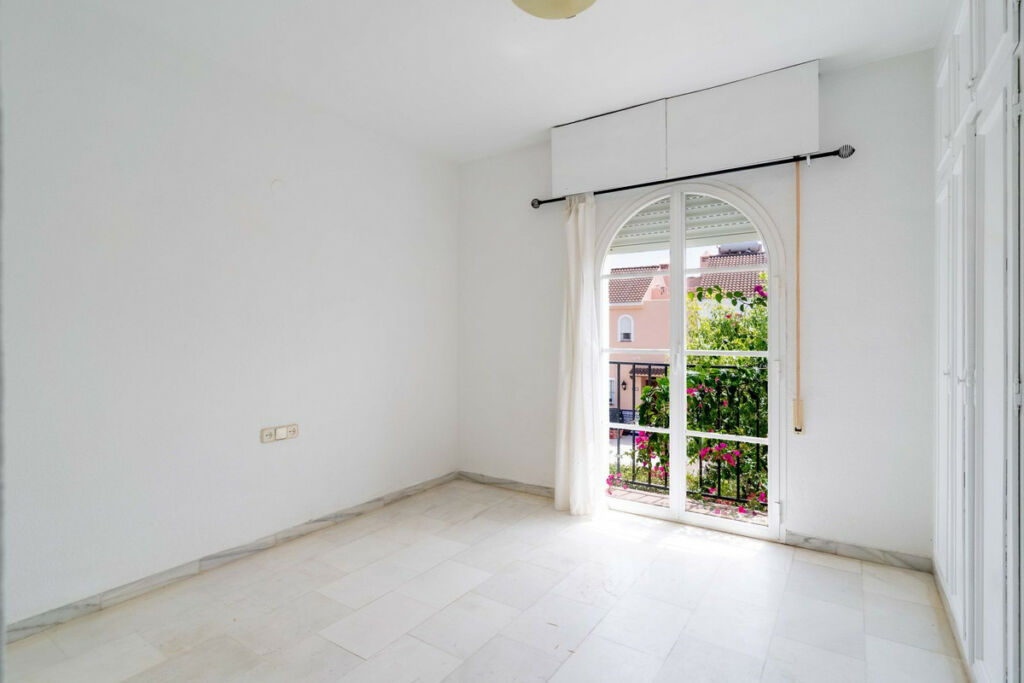 Townhouse Nueva Andalucía Málaga - image 16