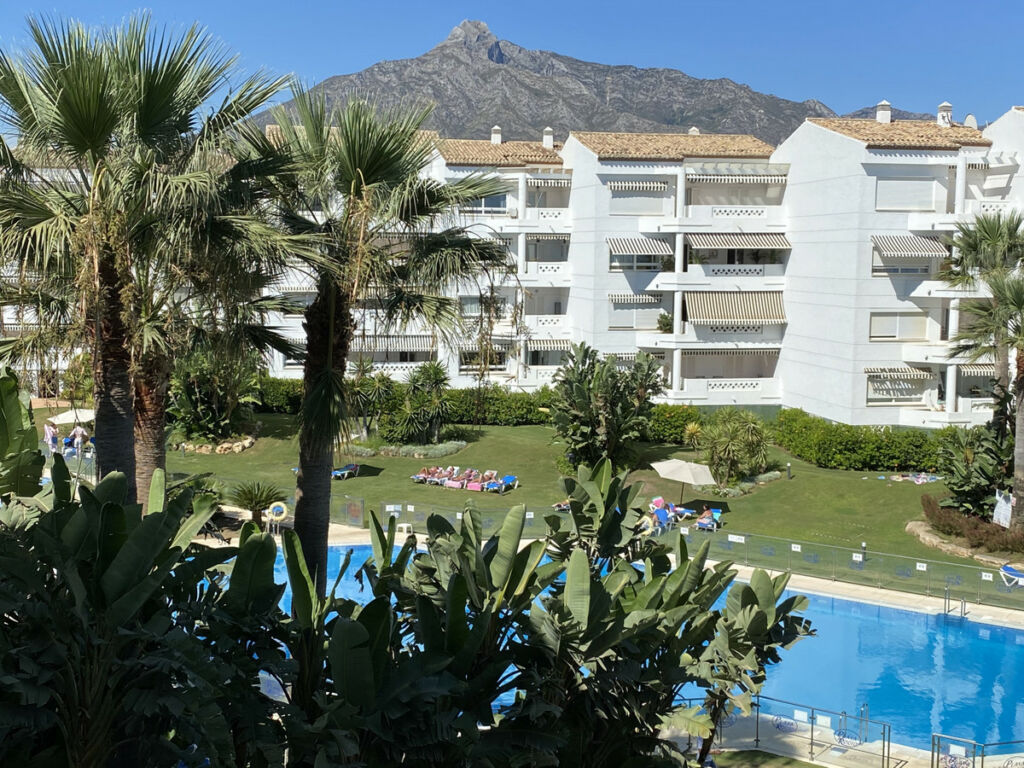 Middle Floor Apartment Puerto Banús Málaga - image 16