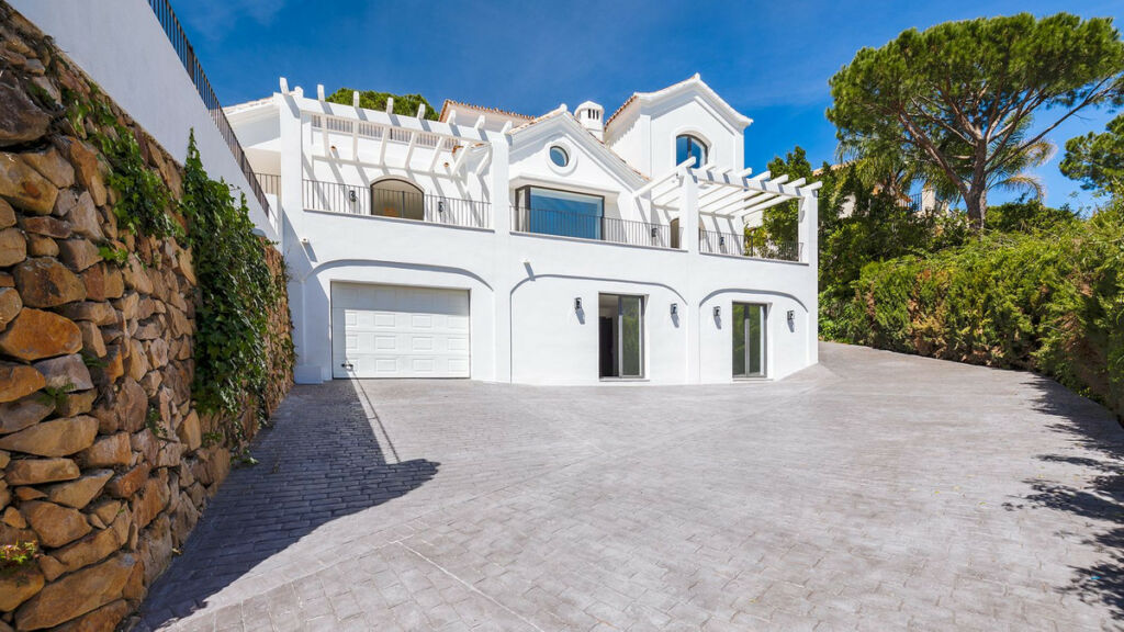 Detached Villa El Madroñal Málaga - image 16