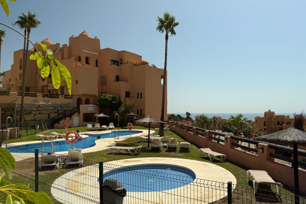 Middle Floor Apartment La Duquesa Málaga - image 16