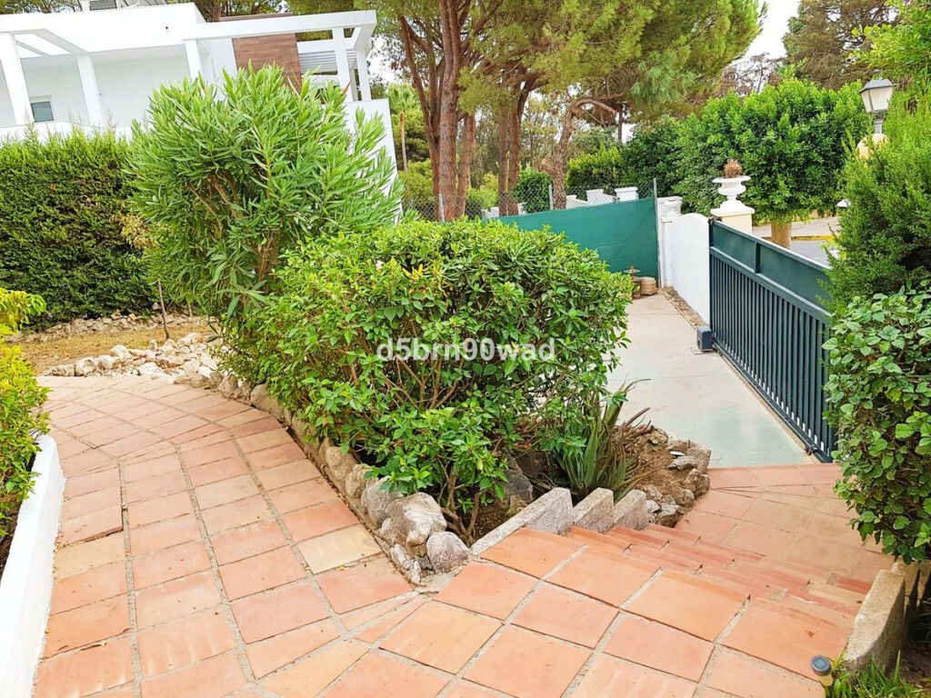 Detached Villa Marbella Málaga - image 16