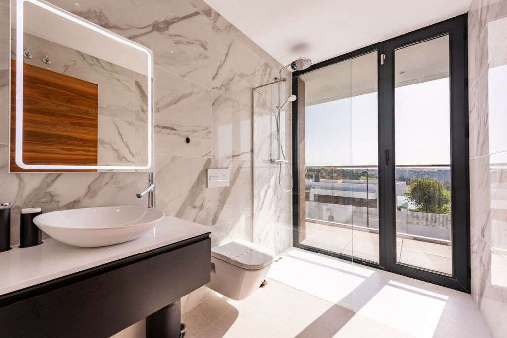 Detached Villa Estepona Málaga - image 16
