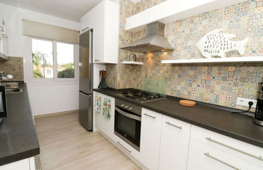 Middle Floor Apartment Calahonda Málaga - image 16