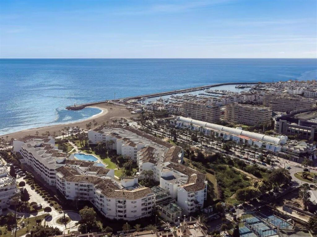 Middle Floor Apartment Puerto Banús Málaga - image 16