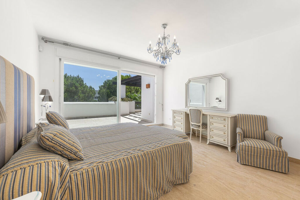 Top Floor Apartment Río Real Málaga - image 17