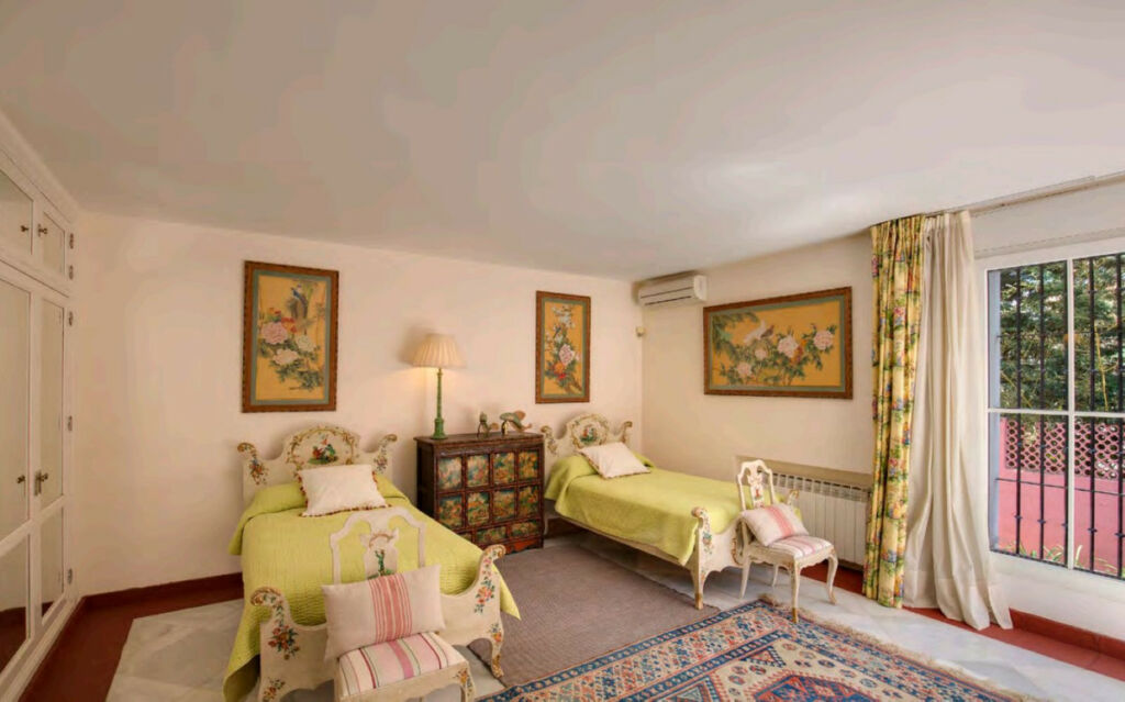 Detached Villa New Golden Mile Málaga - image 16