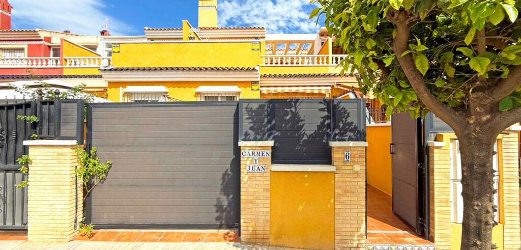 Townhouse Torrevieja Alicante - image 16
