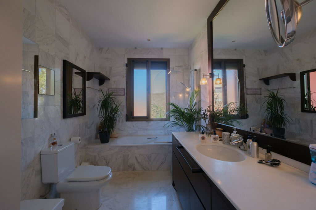 Middle Floor Apartment La Mairena Málaga - image 16