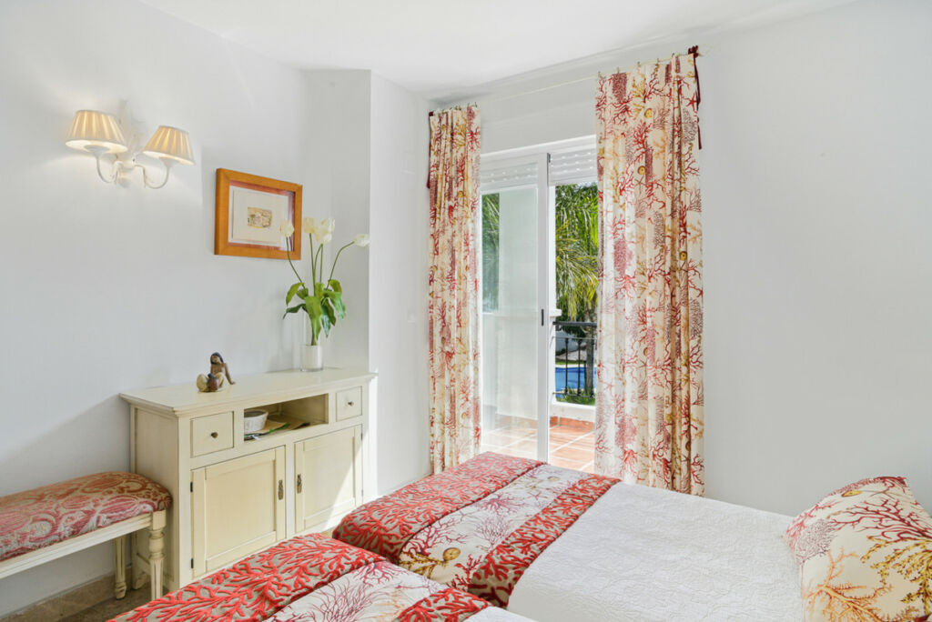 Townhouse Nueva Andalucía Málaga - image 16