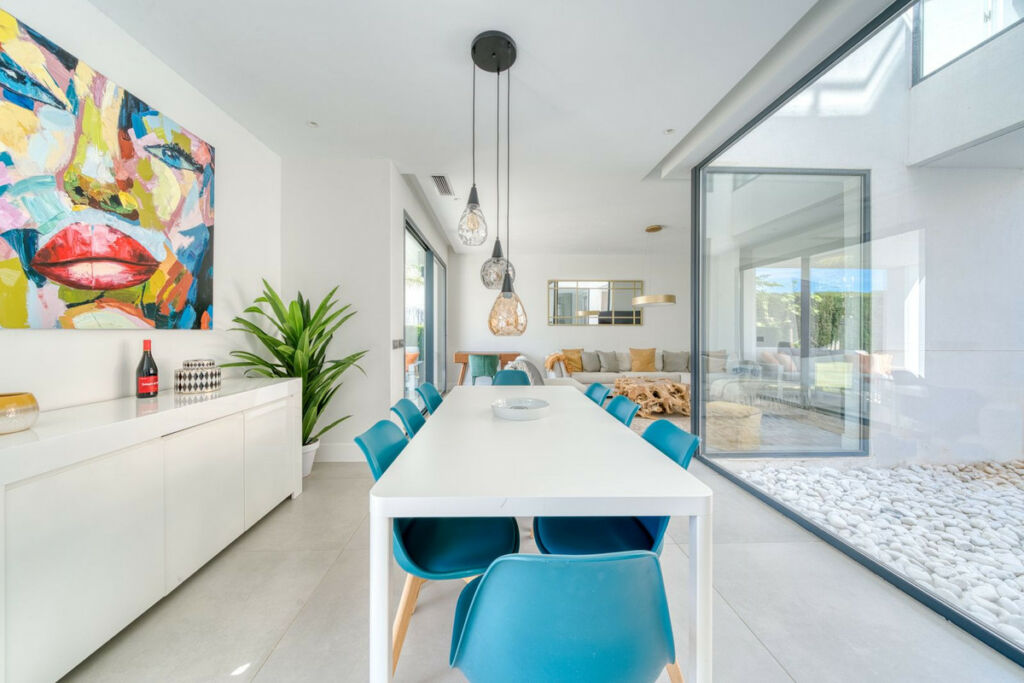 Detached Villa Estepona Málaga - image 16