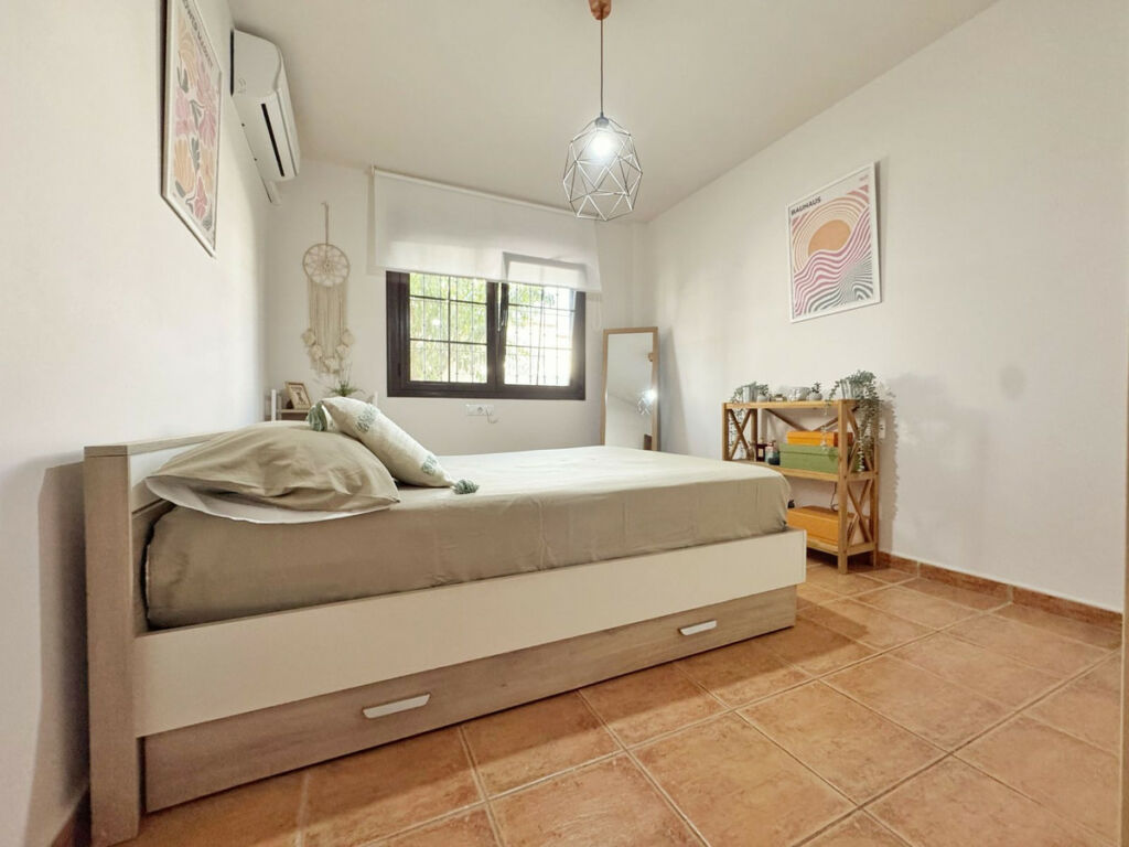 Detached Villa Sierrezuela Málaga - image 16