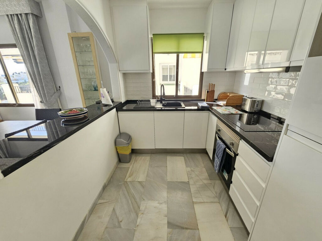 Middle Floor Apartment Calahonda Málaga - image 16