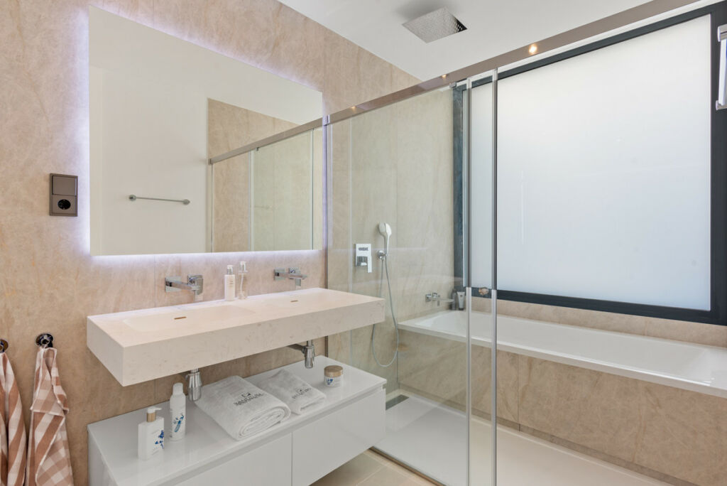 Townhouse Puerto Banús Málaga - image 16