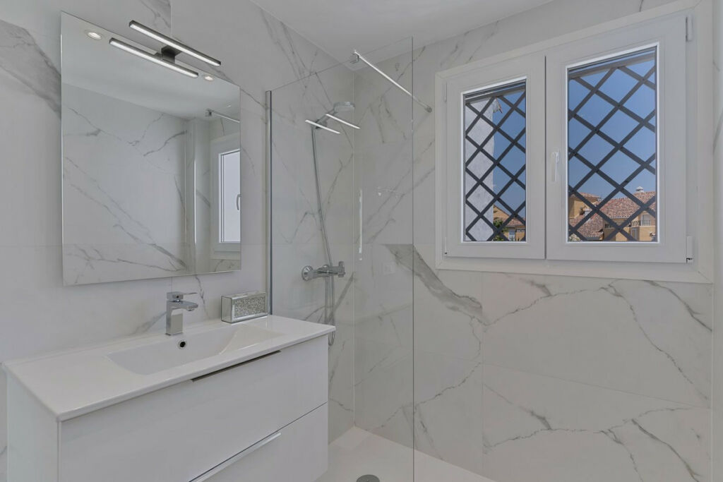 Penthouse Bel Air Málaga - image 16