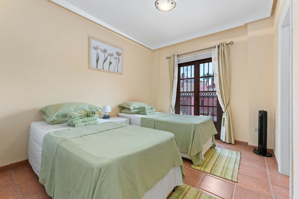 Townhouse Estepona Málaga - image 16