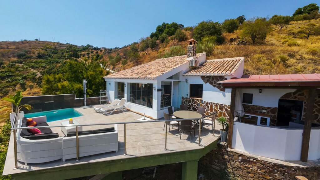 Detached Villa Sayalonga Málaga - image 17