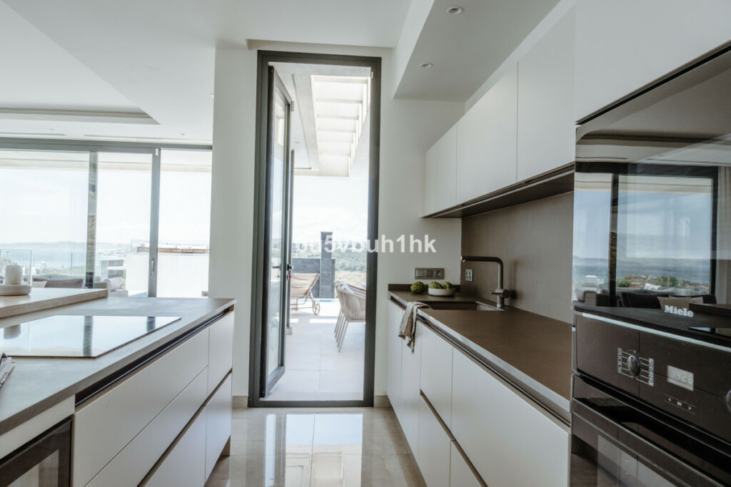 Detached Villa Estepona Málaga - image 16
