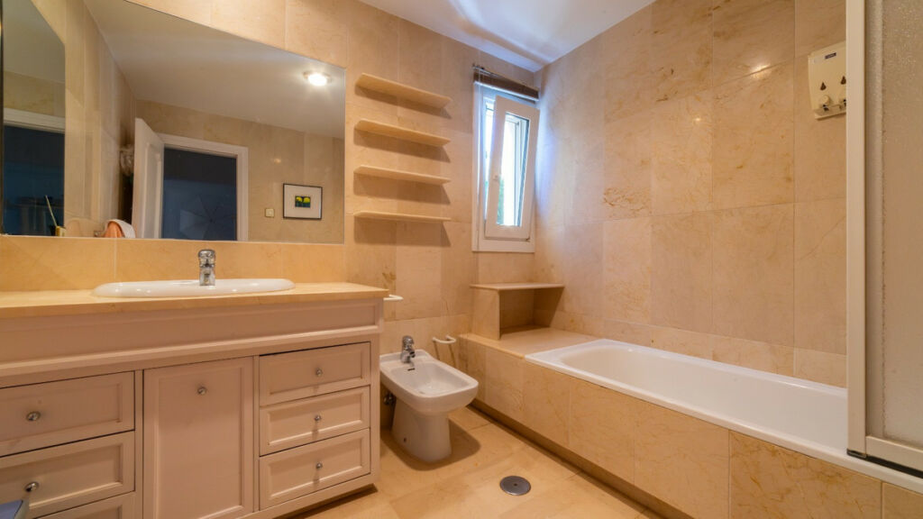 Detached Villa Sierra Blanca Málaga - image 16