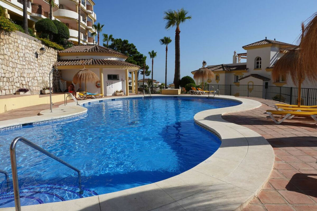 Middle Floor Apartment Calahonda Málaga - image 16