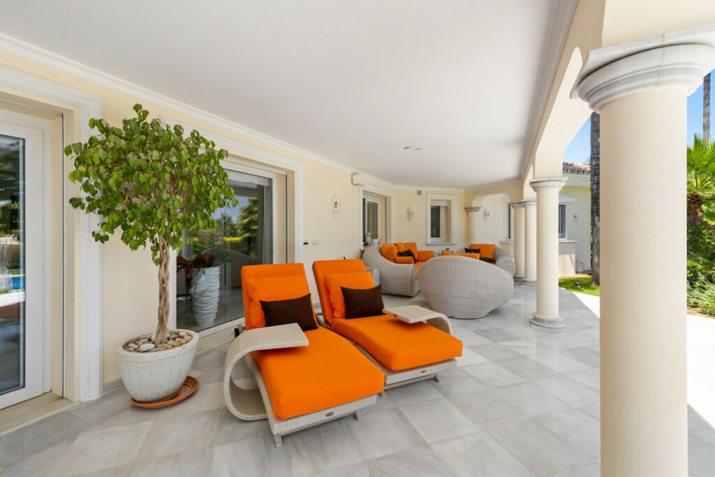 Detached Villa Nueva Andalucía Málaga - image 16