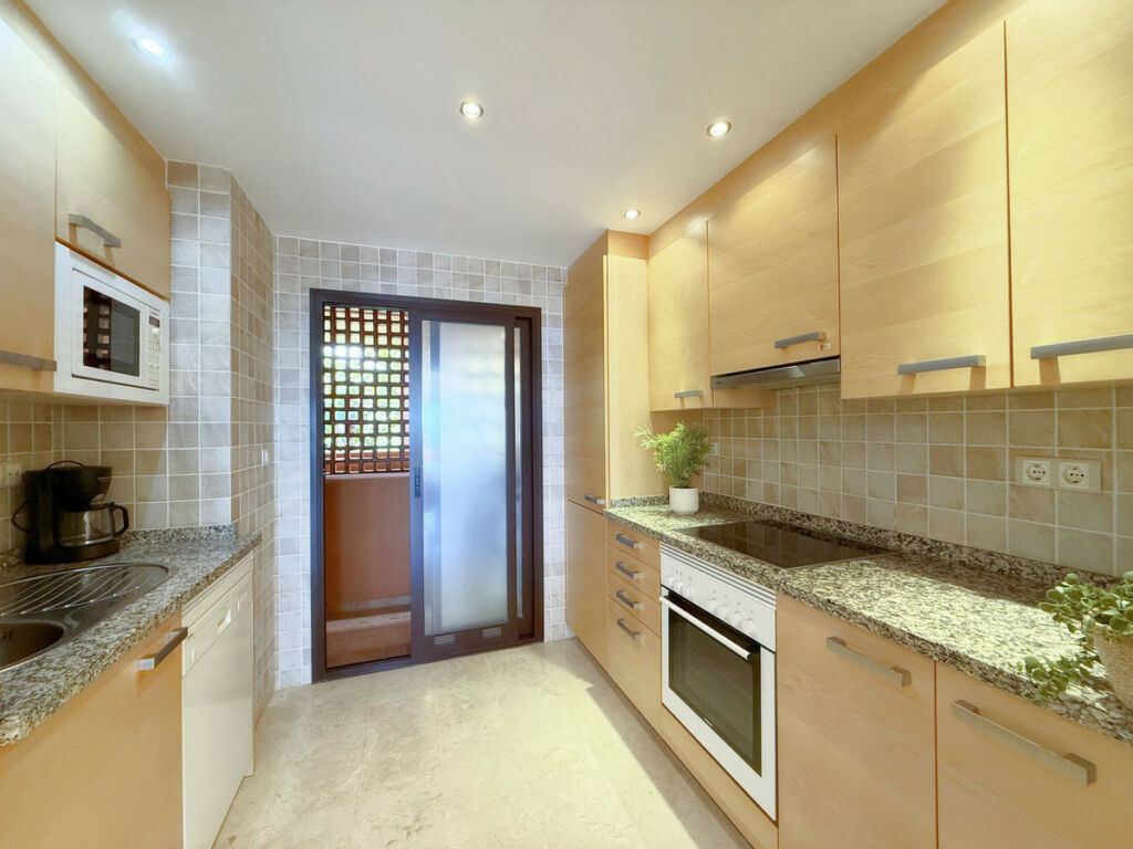 Middle Floor Apartment Estepona Málaga - image 16