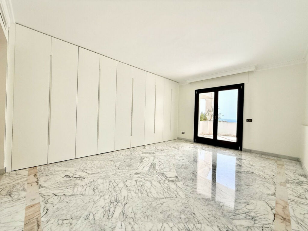 Middle Floor Apartment The Golden Mile Málaga - image 16
