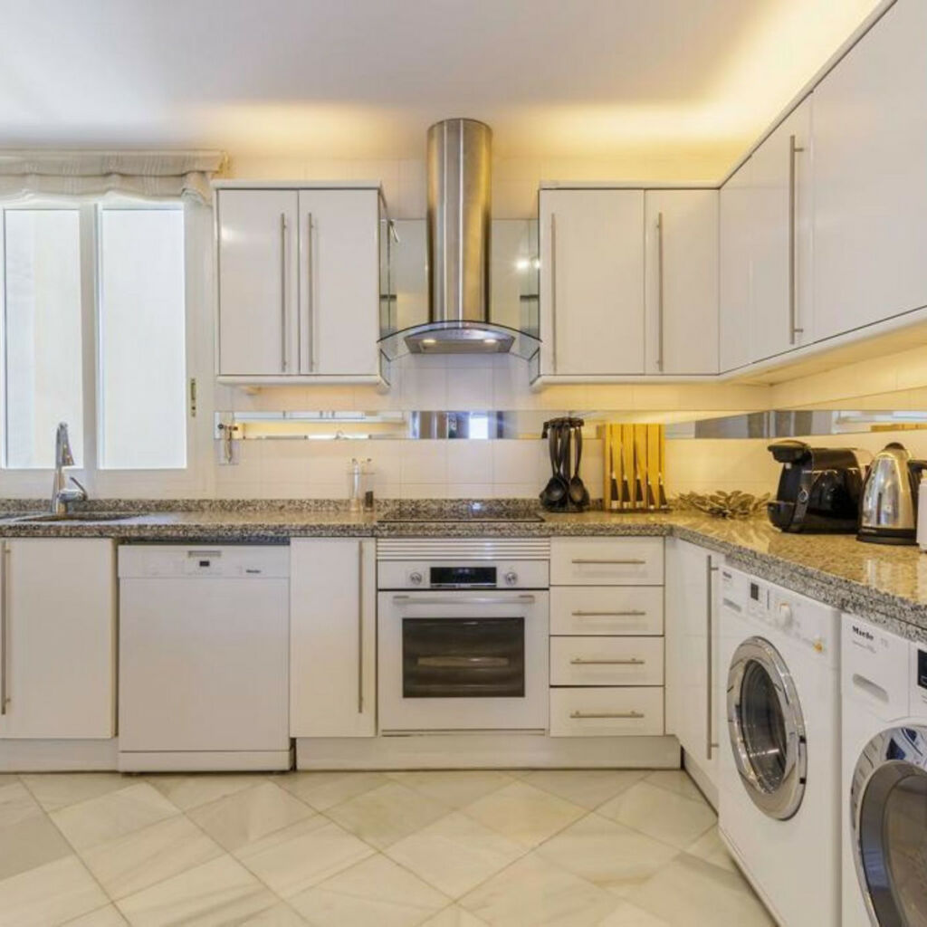 Middle Floor Apartment Marbella Málaga - image 16