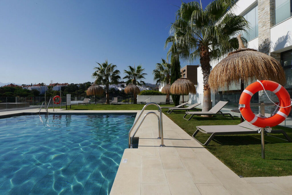 Middle Floor Apartment Cabopino Málaga - image 16