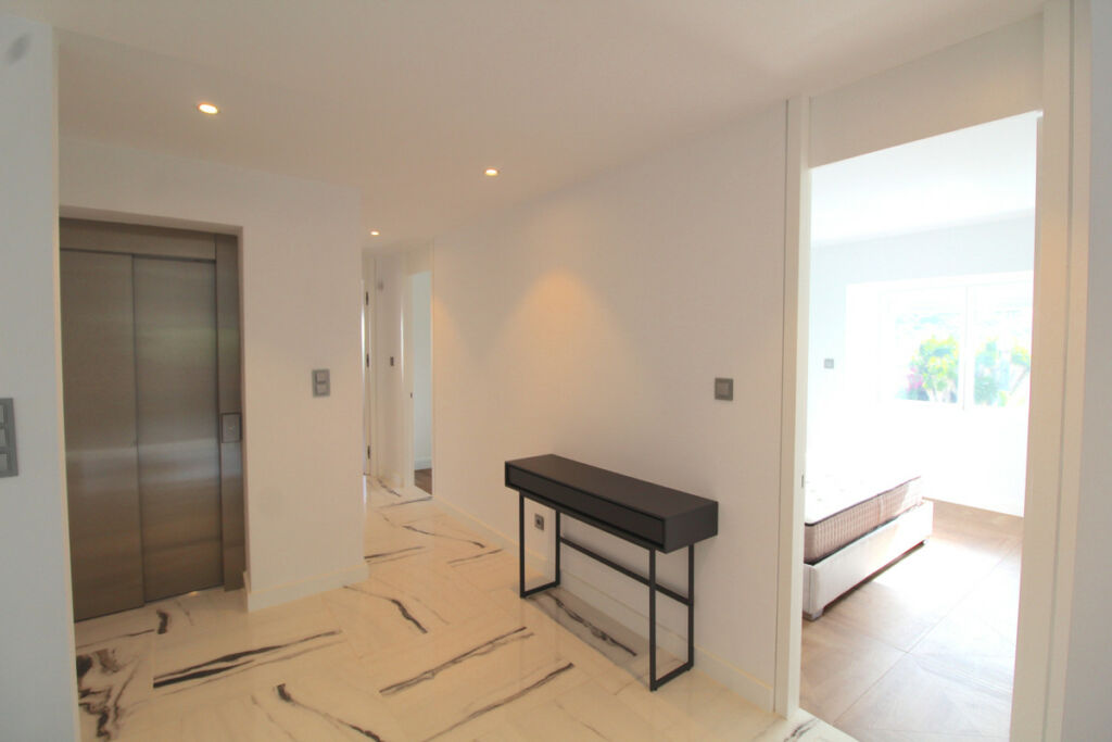 Detached Villa Nueva Andalucía Málaga - image 15