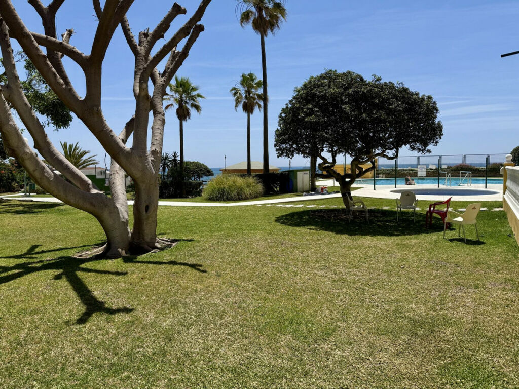 Middle Floor Apartment Calahonda Málaga - image 16