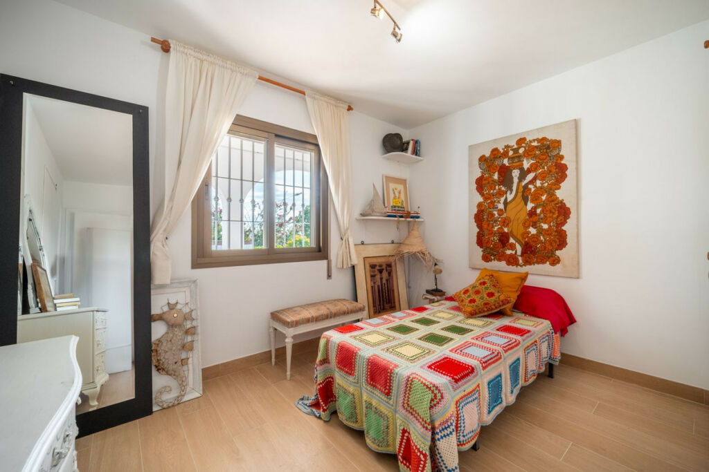 Detached Villa La Viñuela Málaga - image 16