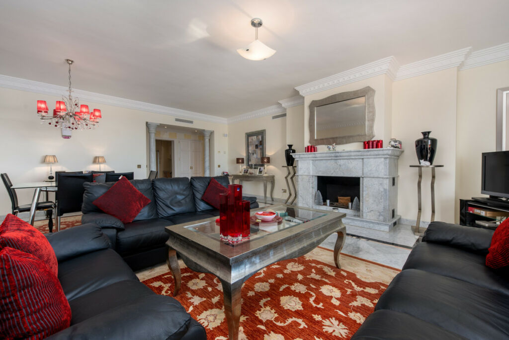 Middle Floor Apartment The Golden Mile Málaga - image 16