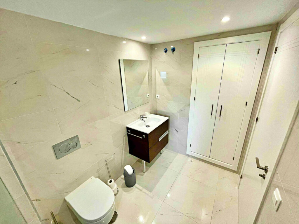 Middle Floor Apartment Puerto Banús Málaga - image 16