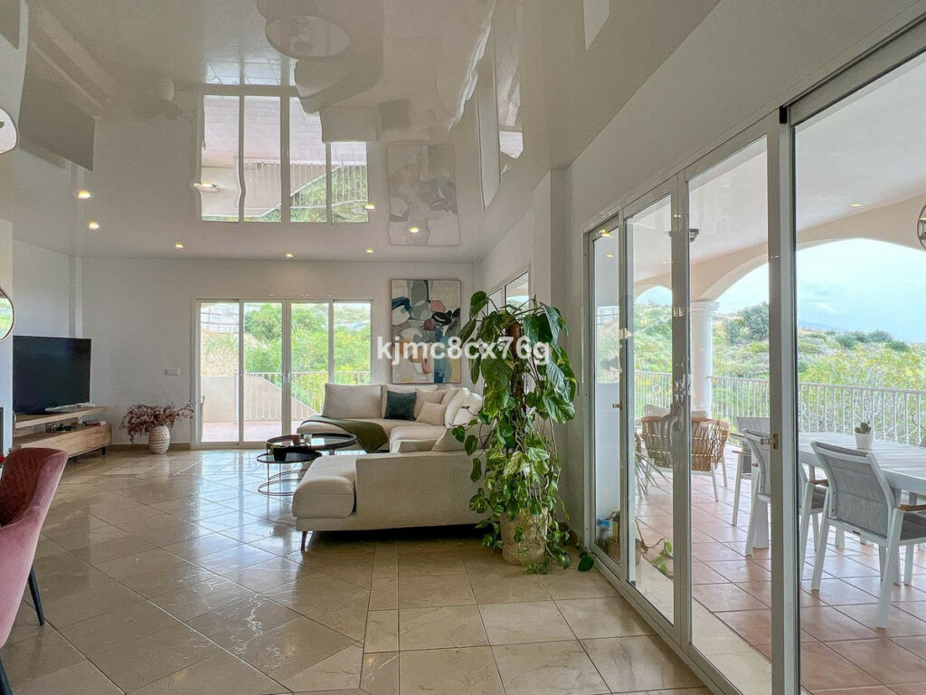 Detached Villa Riviera del Sol Málaga - image 16