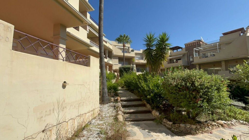 Middle Floor Apartment Estepona Málaga - image 12